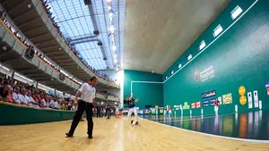 Fiesta en la grada: ambientazo en el Labrit para seguir la victoria de Ezkurdia y Rezusta en el torneo de parejas de San Fermín