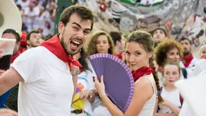 ¡Riau, riau! Así ha sido la despedida de las peñas tras la última corrida de San Fermín 2018