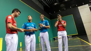 La pelota suena por primera vez en el Navarra Arena: cuatro pelotaris prueban el nuevo frontón