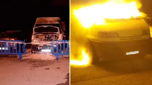 Un aparatoso incendio calcina una furgoneta y da&ntilde;a otros tres coches en la campa de la A.D. San Juan