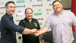 El entrenador Iñaki Aniz presentado en su regreso al Helvetia: "Afronto este reto con muchas ganas"