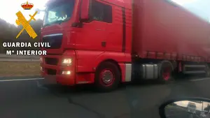 Peligro al volante: pillan a un camionero circulando en sentido contrario por la autopista de Navarra