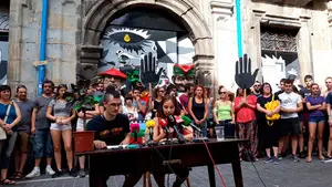 Defienden la ilegalidad con "u&ntilde;as y dientes": los okupas de Rozalejo piden paralizar el desalojo del edificio