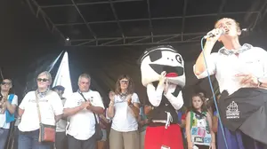 Los padres de los condenados por la agresión de Alsasua lanzan el chupinazo de Donostiako Piratak