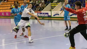 Helvetia Anaitasuna triunfa (34-23) en su único amistoso de pretemporada en Pamplona