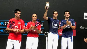 Dura derrota de los navarros Olaizola y Larunbe en la final del torneo Aste Nagusia