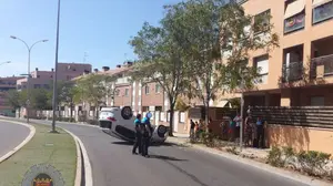 Evacuado al hospital Reina Sofía después de volcar con su vehículo en un vial de Tudela