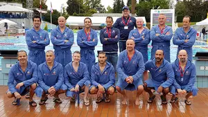 Los veteranos de Larraina se estrenan en el Europeo de Eslovenia con un empate ante el Canoe