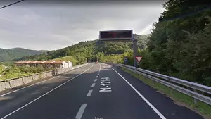 Dos hombres heridos graves tras chocar frontalmente con sus vehículos en Sunbilla