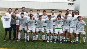 El bonito detalle de los jugadores del San Juan apoyando a su compañero Eneko Ezkurra