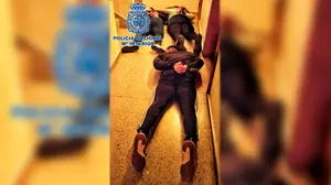 Amordazada en casa con bridas: detenidos tres hombres tras atar a una anciana para robarle