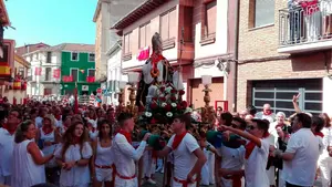 Las jotas ponen el ritmo a la procesión de San Blas en Milagro: así han sonado