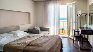 Detienen a una mujer que se había hecho pasar por "famosa" para no pagar una factura de 4.500 euros de un hotel