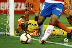 La venganza de Diego Martínez: Osasuna hinca la rodilla en Granada y ocupa puesto de descenso