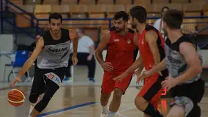 Amplia derrota para empezar: el Basket Navarra cae en el primer amistoso ante el Araberri