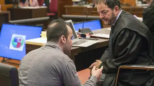 Juicio al hombre que mató a un bebé lanzándolo por la ventana: "Fue para acabar con la semilla del mal"