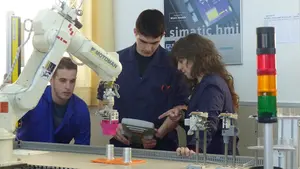 Inventos navarros para tender puentes al autismo: la aportación de los estudiantes de Salesianos Pamplona