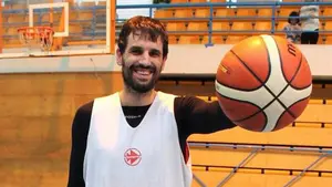 El jugador de basket Asier de la Iglesia hablará en Pamplona sobre la esclerosis múltiple