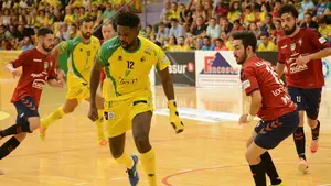 Goleados en Jaén: Osasuna Magna sufre la expulsión de Dani Saldise y encaja una dura derrota