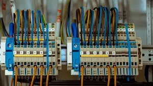 Sorprenden a dos jóvenes en Tudela robando el cable de varias farolas de la localidad