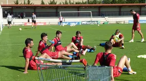 Los jugadores de Osasuna regresan a los entrenamientos pocas horas después de ganar al Córdoba