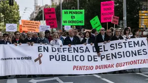 Los jubilados navarros exigen pensiones 'dignas' y 'el cese de los recortes' en su manifestación por Pamplona