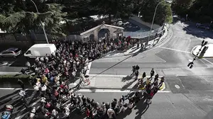 Recriminaciones a la policía en la concentración por el niño atropellado en Pamplona: piden más seguridad