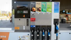 Policías navarros detienen a dos 'terroristas climáticos' por sabotear una gasolinera