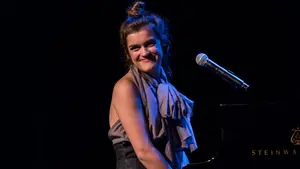 Amaia Romero aprovecha su vuelta a Navarra para apoyar actividades que buscan empoderar a las mujeres