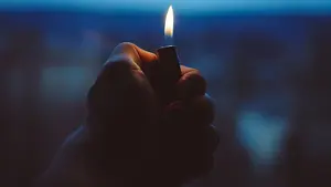 Investigan el hallazgo de un cadáver completamente calcinado dentro de un coche en llamas