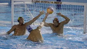 Los mejores momentos del debut del Waterpolo Navarra en la Liga, ante el CN Barcelona