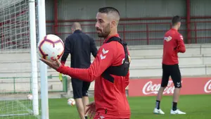 El defensa Lillo asegura que Xisco "solo quiso mediar en la tangana" y "se ha llevado la peor parte"