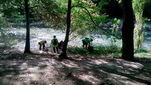 El Ayuntamiento de Pamplona anima a sus vecinos a limpiar el río Sadar en una jornada de voluntariado