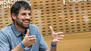 Asier de la Iglesia relata en Civican su método para combatir la esclerosis múltiple jugando a basket