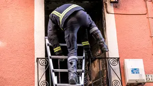Acusado por intento de asesinato: a prisión el hombre que incendió la vivienda de la calle Mayor de Pamplona