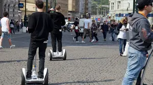 Los patinetes eléctricos, una moda que será regulada: la DGT va a introducir una normativa de uso