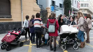 El cuatripartito pacta sustituir las devoluciones del IRPF a las madres navarras por deducciones en 2019