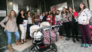 Madres navarras afectadas por las retenciones del IRPF avisan a Barkos: "Lucharemos por lo que nos corresponde"