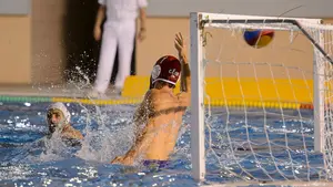 Primera victoria: el Waterpolo Navarra se estrena ganando al Catalunya en la piscina de San Jordi