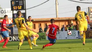 Crisis en el Izarra: el equipo de Estella pierde el cuarto partido consecutivo ante el Calahorra