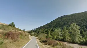 Herido grave un ciclista al caer de su bici cuando circulaba por una carretera local en Iza