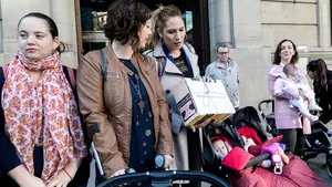 Barkos insta a las madres navarras a negociar una nueva ley con los partidos al estar "atada de pies y manos"