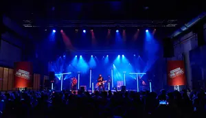 Vinos variados y música en directo: los más jóvenes se adentran en el mundo de la enología en un festival