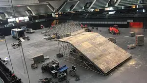 Así están siendo los últimos preparativos en el Navarra Arena del Mini Lurauto X Gravity