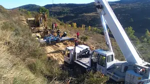 Muere un hombre al caer con su tractor por un barranco en Echarren de Guirguillano
