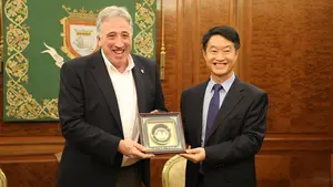 Intercambio en materias de Turismo y Educación: Pamplona y Jiayuguan firman un acuerdo de colaboración