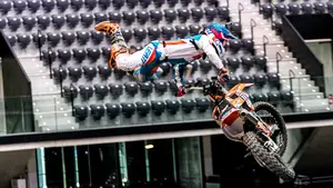 Cita con el motor: los mejores pilotos del mundo de Freestyle Motocross ya entrenan en el Navarra Arena