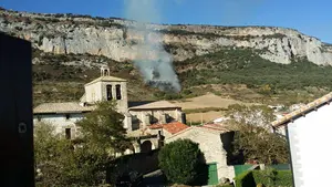 Desatado un incendio forestal en Echauri: los bomberos apagan el fuego que ha arrasado dos hectáreas