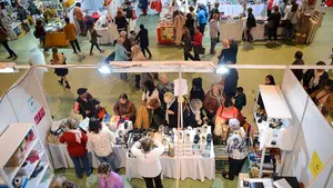 ‘Estación de color y solidaridad’: un año más el rastrillo solidario recauda fondos para ayuda a la infancia