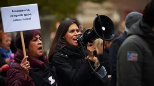 Las protestas de las madres llenan las calles de Pamplona de indignación y rabia
